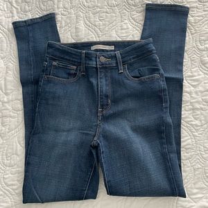 Levi’s Dark Wash Skinny Jeans (size 26)